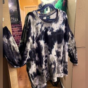 Black and gray long sleeve tie dye top